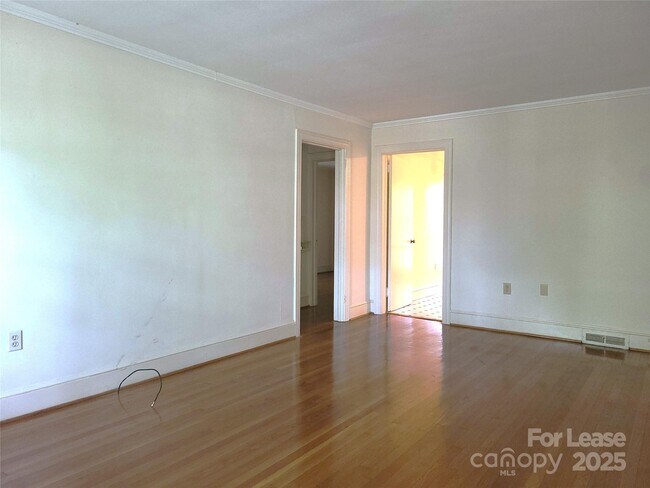 Foto del edificio - 2245 Crescent Ave
