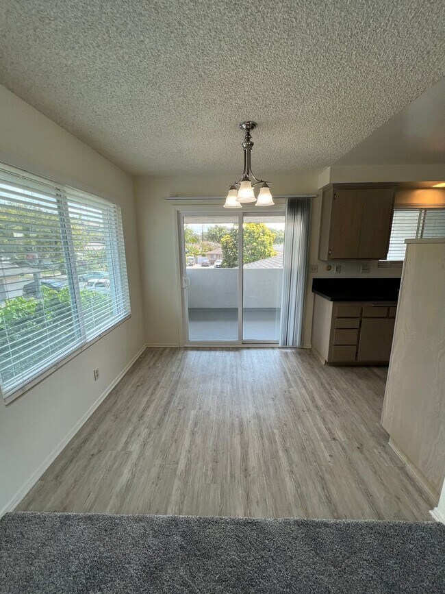 Foto del edificio - Just For You! Midtown Ventura prime location!