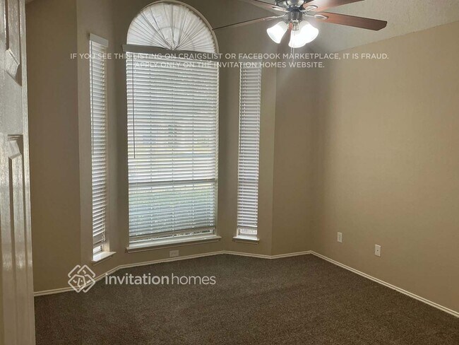 Foto del edificio - 2012 Creek Royal Dr