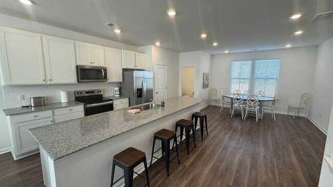 Foto del edificio - 151 Roxanne Dr