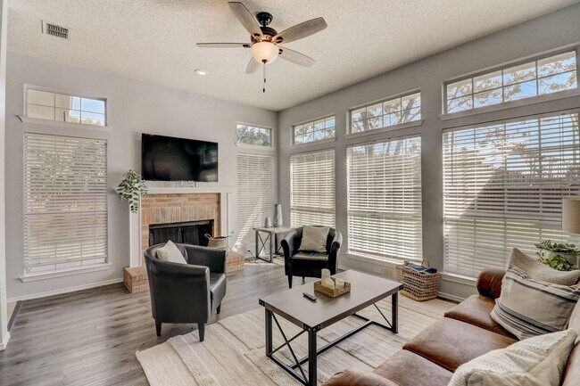 Foto del edificio - 6302 Mt Vernon Dr
