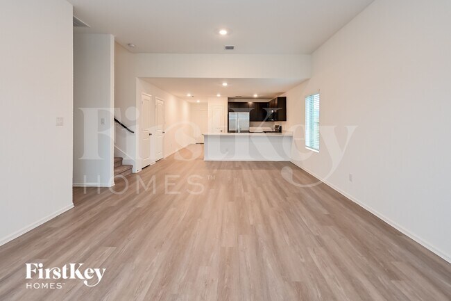 Foto del edificio - 501 Maple Bnd Ln