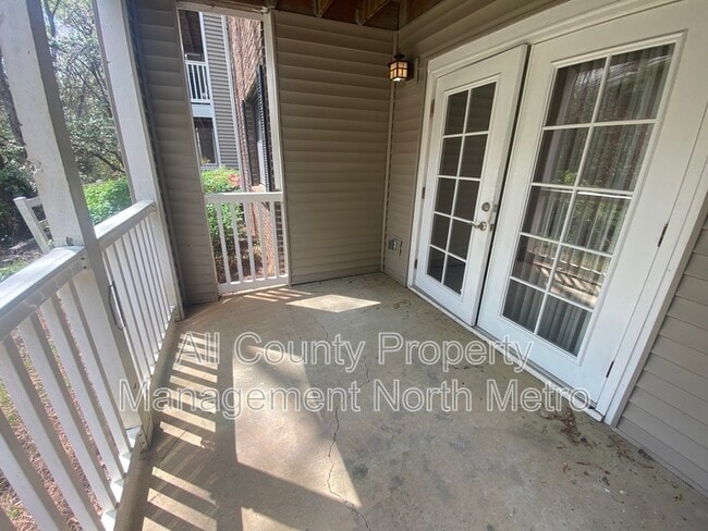 Building Photo - 501 Barrington Hills Dr