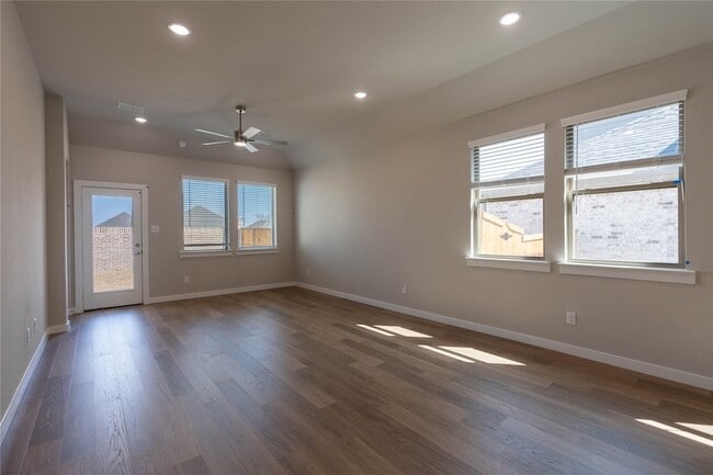 Building Photo - 712 Melody Hl Dr