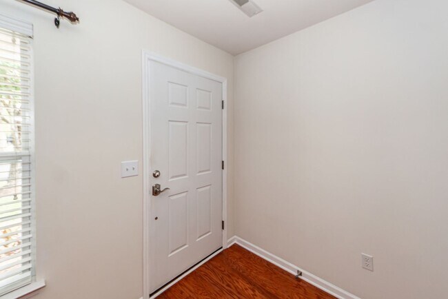 Foto del edificio - 3 Bedroom 3 Bath Townhome in Persimmon Hil...