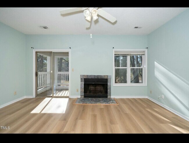 Foto del edificio - Room in Condo on Winterpointe Ln
