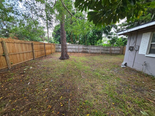 Building Photo - 5401 Russell Ave