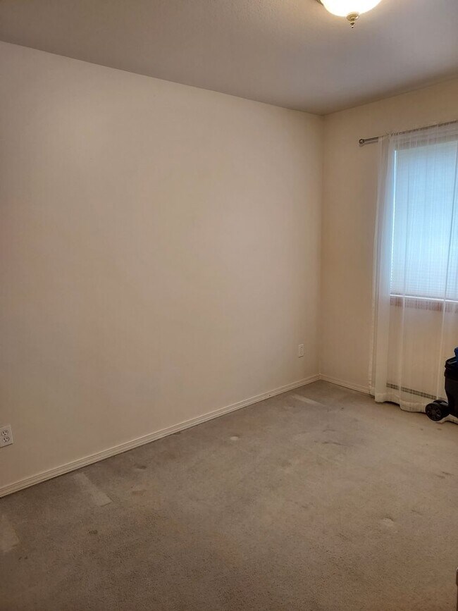 Building Photo - 3 Bed 2 Bath home in Manhattan