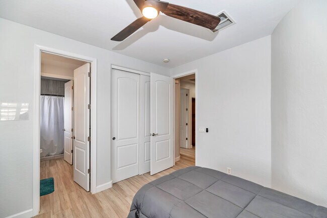 Foto del edificio - 3305 E Windsor Dr