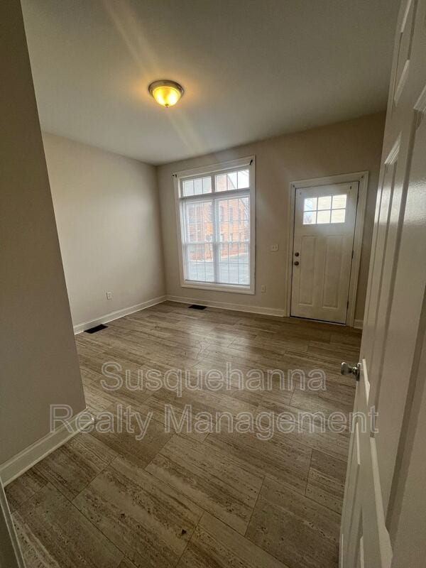 Building Photo - 220 N Plum St
