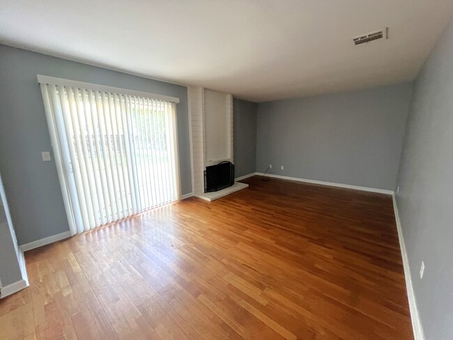 Building Photo - 2887 Cimarron Rd