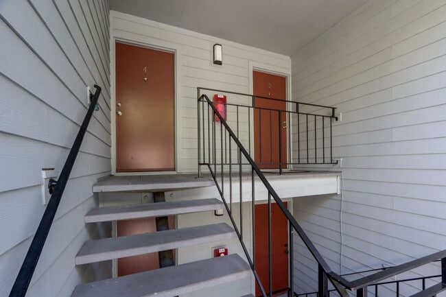 Building Photo - 1BR/1BA Pet-Friendly Top-Floor Condo with Bonus Room & Resort-Style Amenities | San Mateo | YouTu...