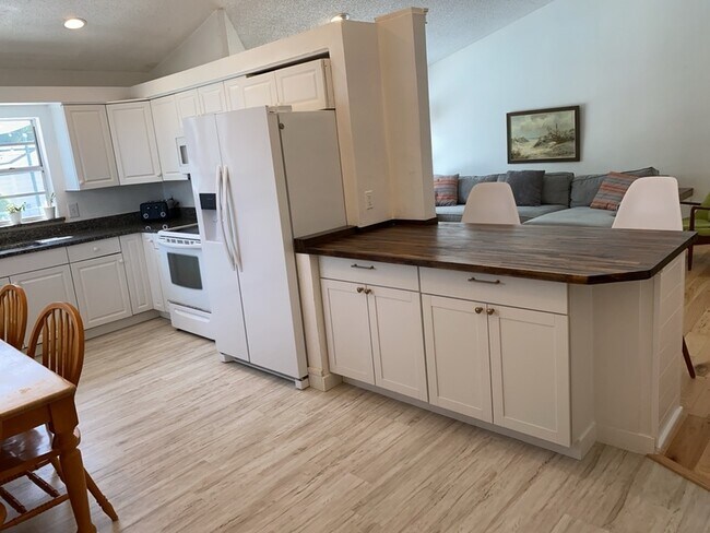 Building Photo - 211 N Cervidae Dr