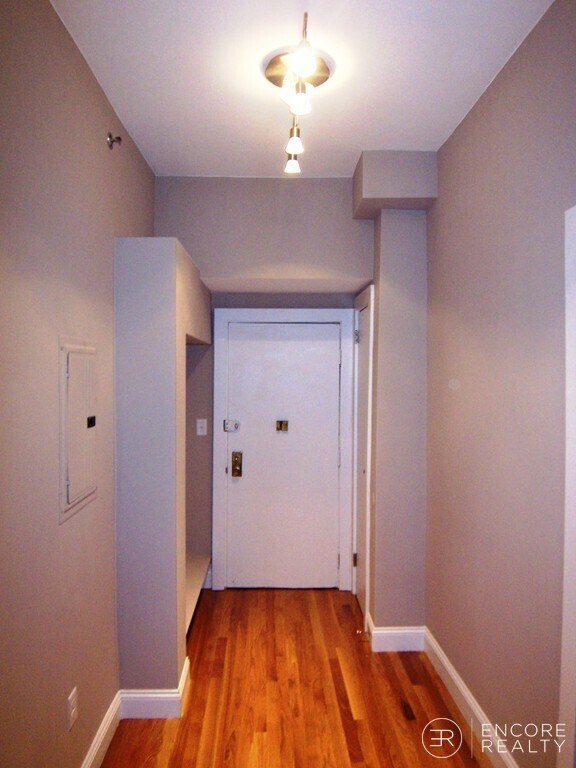 Building Photo - 61 Park Dr