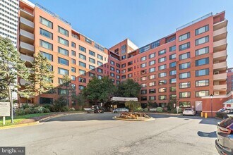 Building Photo - 1021 Arlington Blvd