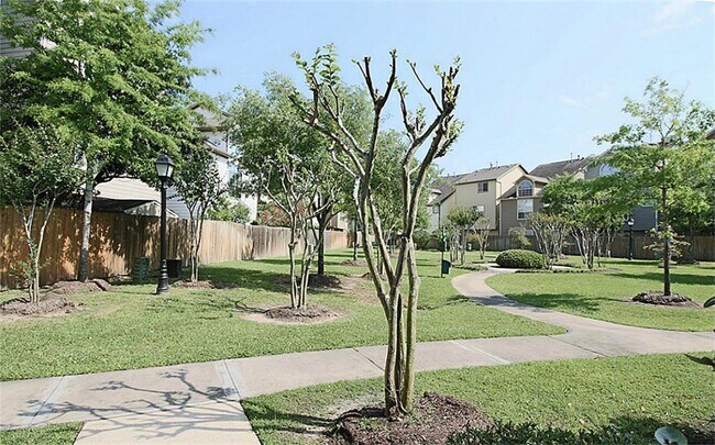 Building Photo - 3518 Clearview Cir