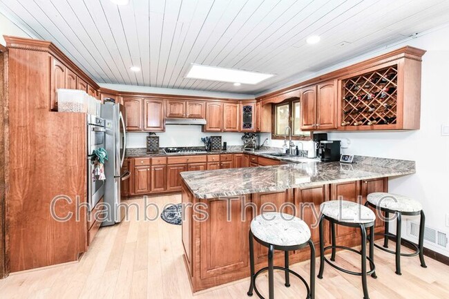 Foto del edificio - 7833 Willowbrook Rd