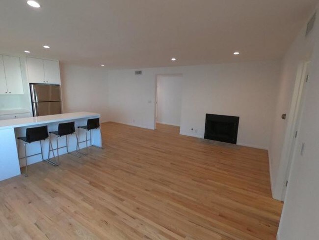 Foto del edificio - 2 bedroom in West Hollywood CA 90046