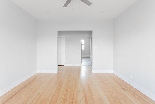 Building Photo - 1409 E 61st St