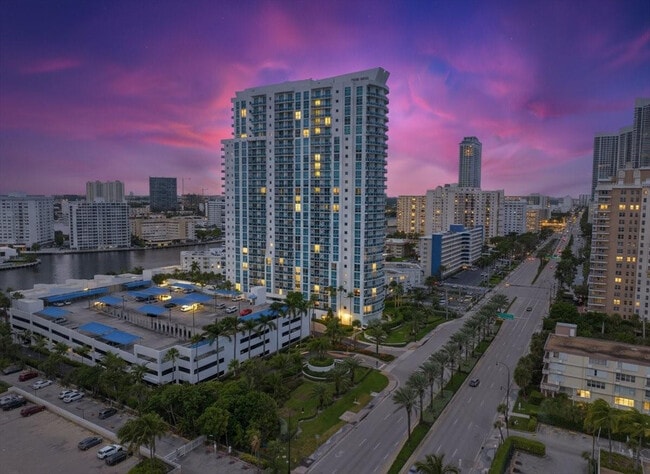 Building Photo - 1945 S Ocean Dr
