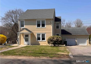 Building Photo - 530 River Rd