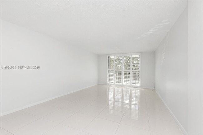 Building Photo - 210 Seaview Dr