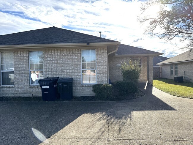 Building Photo - 2308 Antelope Ln