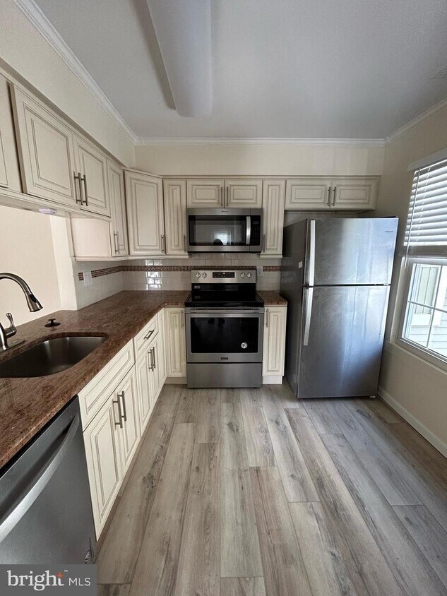 1682 Thornwood Dr, Mount Laurel Township, NJ 08054 Room for Rent in