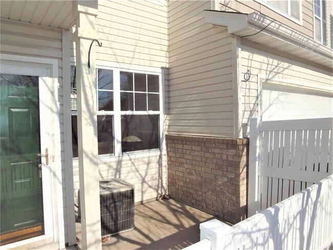 Foto del edificio - 9204 Holly Ln N