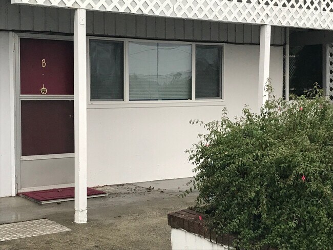 Building Photo - Move In Special!! $500 OFF MOVE IN COST!!