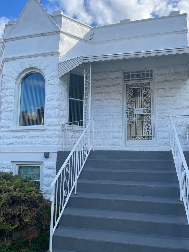 Building Photo - 4141 W Cullerton St