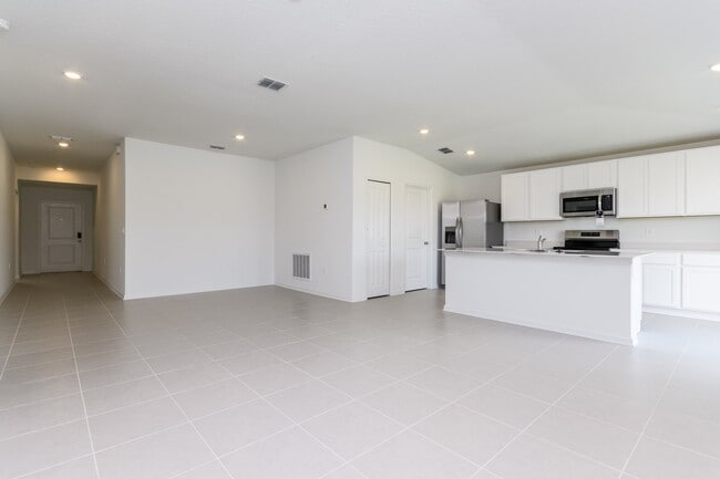 Building Photo - 2442 McKinley Dr