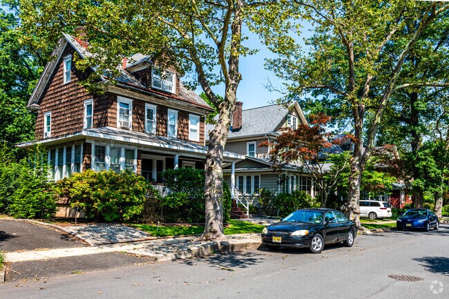 Colonial-style homes are common across Highland Park.
