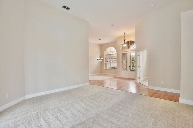 Building Photo - Stunning 4/3 Pool Home with a Bonus Room a...