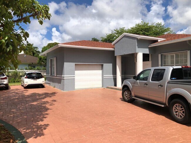 Foto del edificio - 8079 SW 112th St