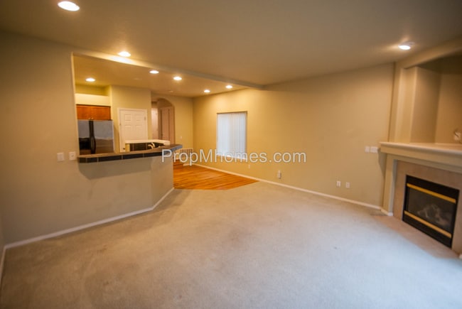 Building Photo - Luxury Three Bedroom, Three Bath Townhouse...