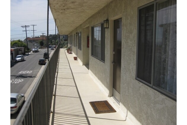 Building Photo - 2701 S Peck Ave