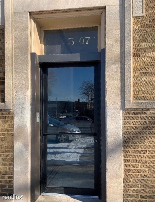 Primary Photo - 1733 E 75th St