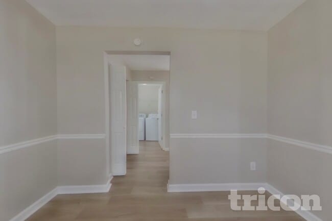 Building Photo - 140 N Greenfield Cir