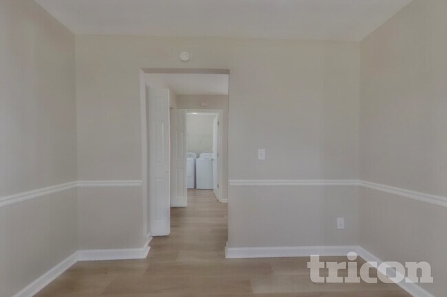 Foto del edificio - 140 N Greenfield Cir