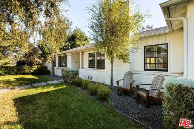 Building Photo - 11372 Montana Ave