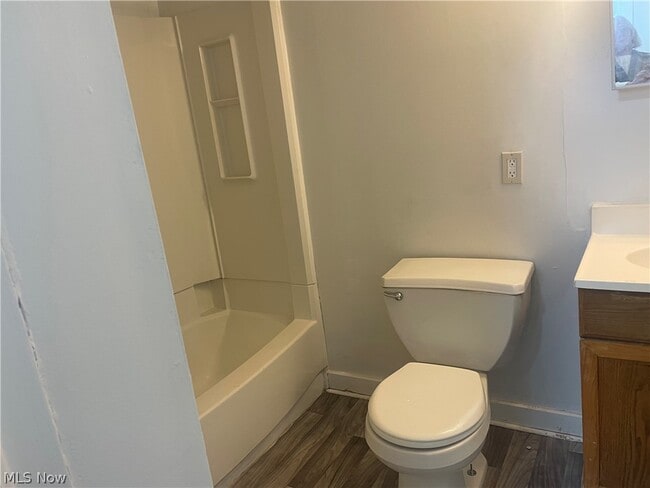 Building Photo - 958 E Wilbeth Rd