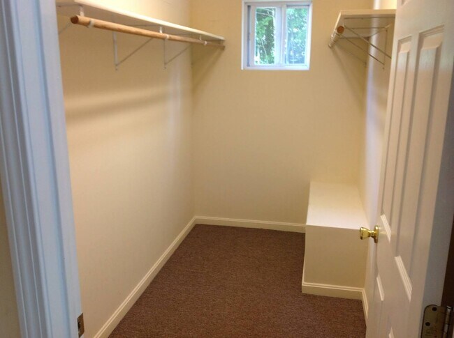 Foto del edificio - 78 Hawkins Pond Rd
