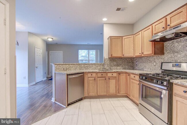 Building Photo - 7700 Duneiden Ln