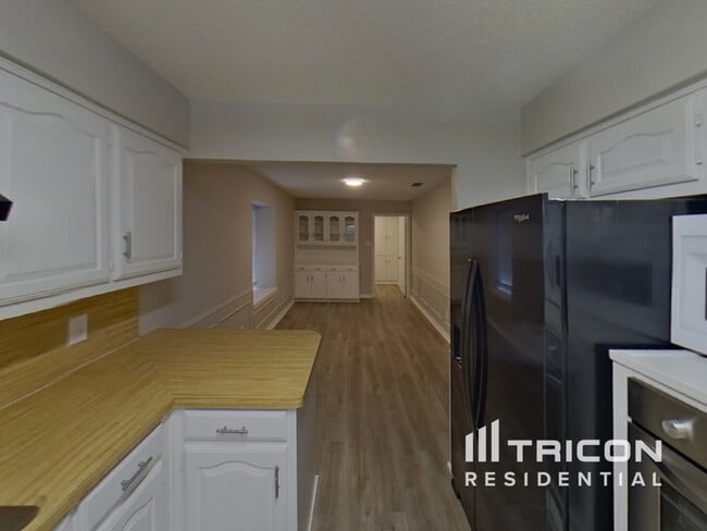 Building Photo - 622 Stoneybrook Dr