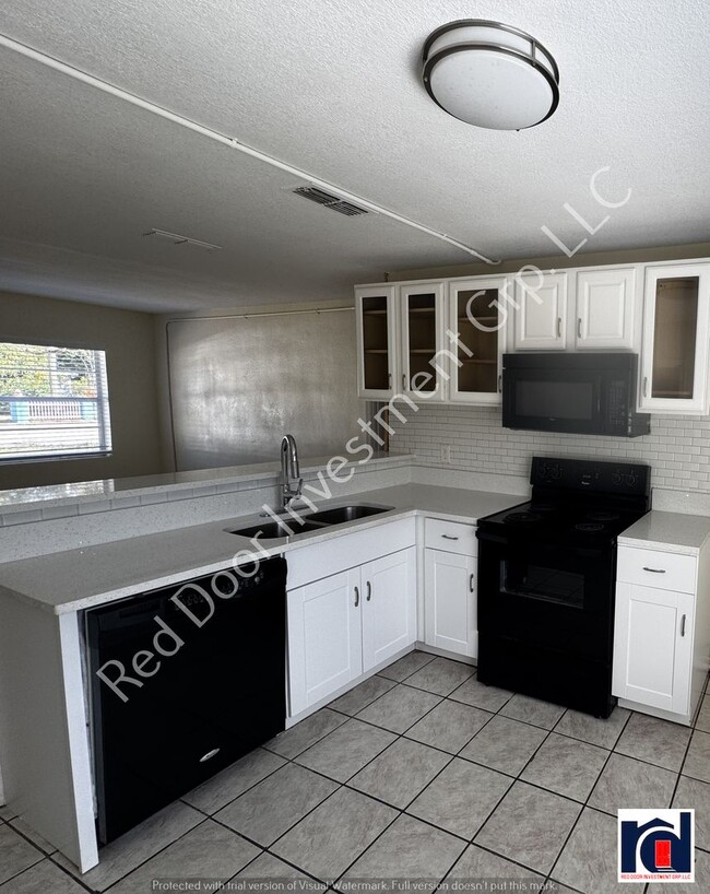 Building Photo - Great 3 Bedroom~Orlando!