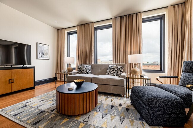 Building Photo - 1011 Canal St