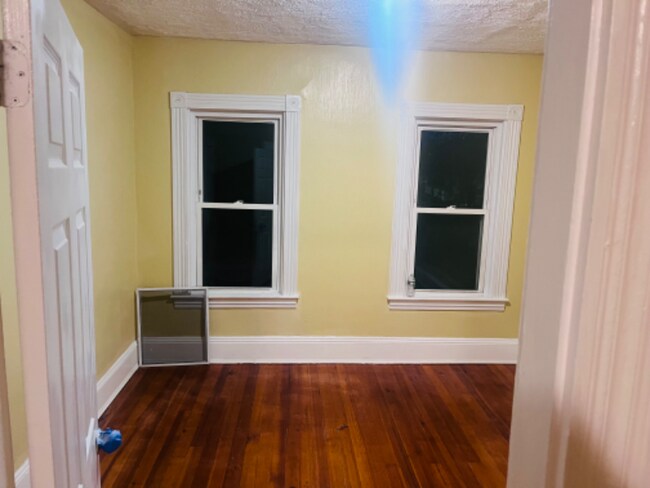 Building Photo - 36 Huntington St