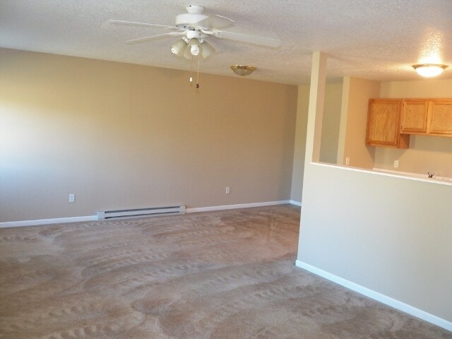 Building Photo - 2035 Vista View Dr