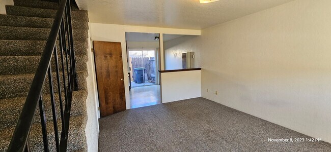Building Photo - Large Two Story Apartment with Detached On...